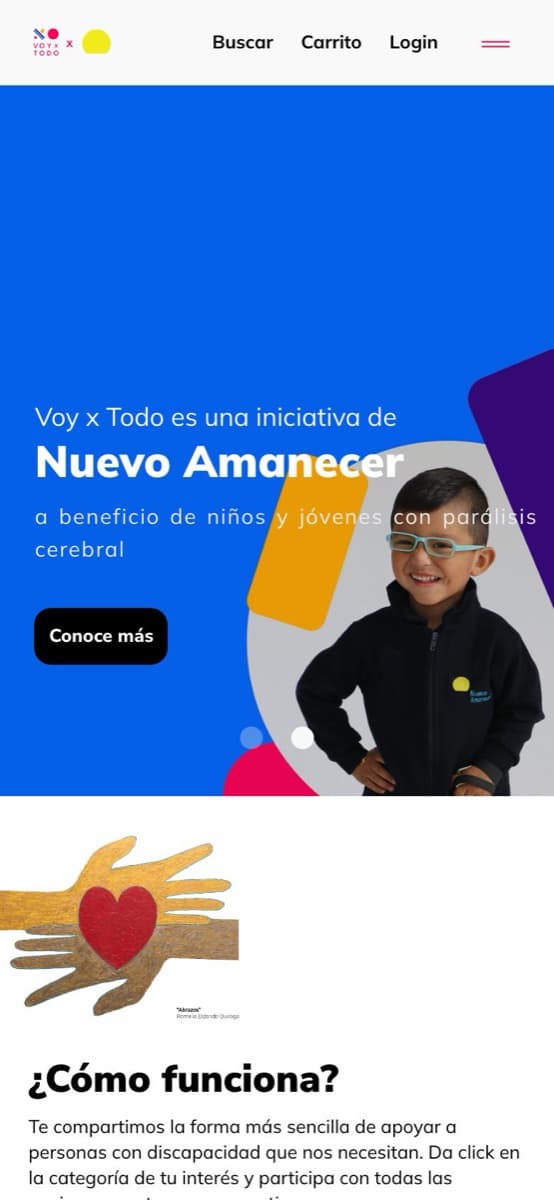 La página de inicio de Voy x Todo en un teléfono: el banner de Nuevo Amanecer, un dibujo de dos manos que sostienen un corazón y “¿Cómo funciona?”